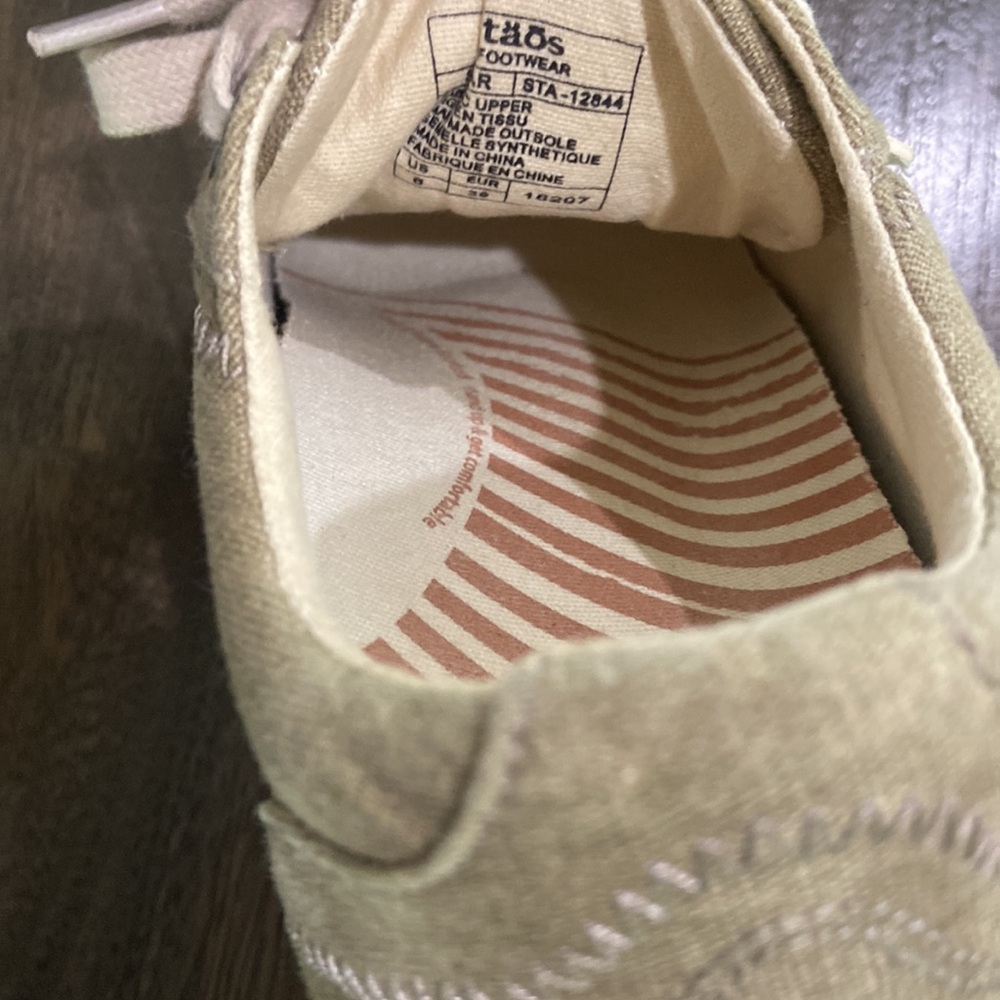 Taos star khaki wash canvas sneaker size 8 some spots on the left shoelace - Picture 8 of 17
